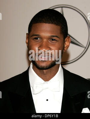 Oct 28, 2006; Beverly Hills, in California, Stati Uniti d'America; il Cantante USHER AL XVII Giostra della speranza sfera mantenuta presso il Beverly Hilton Hotel. Credito: Foto di Lisa O'Connor/ZUMA premere. (©) Copyright 2006 by Lisa O'Connor Foto Stock