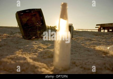 Oct 28, 2006; Salton Sea, CA, Stati Uniti d'America; tramonto a Bombay Beach sul lato est del Salton Sea, in Imperial County, California. Salton Sea California è la più grande, spanning 375 miglia lungo il bacino del deserto chiamato Salton Sink. Credito: Foto da Kat Woronowicz/ZUMA premere. (©) Copyright 2006 da Kat Woronowicz Foto Stock