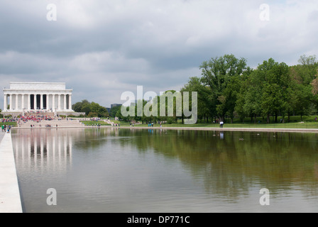 Il Lincoln Memorial riflettendo in piscina a Washington DC, Stati Uniti d'America Foto Stock