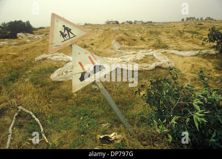 Yamit, Israele, aprile 1982. Yamit era un insediamento israeliano stabilito dalla fine della guerra dei sei giorni del 1967, nella parte settentrionale della penisola del Sinai a sud della Striscia di Gaza. L'accordo fu consegnato all'Egitto nel 1982 come parte dei termini del trattato di pace Egitto-Israele del 1979. 1980 HOMER SYKES Foto Stock