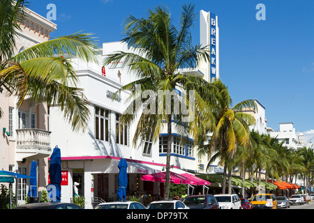 Alberghi e ristoranti lungo Miami's Ocean Drive Foto Stock