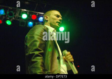 Nov 12, 2006; Norfolk, VA, Stati Uniti d'America; Kevin Federline, estraniati marito di Britney Spears, porta il suo marchio di rap alla Norva, performing live in Norfolk, Virginia. Credito: Foto di Jeff Moore/ZUMA premere. (©) Copyright 2006 by Jeff Moore Foto Stock