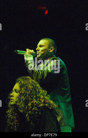 Nov 12, 2006; Norfolk, VA, Stati Uniti d'America; Kevin Federline, estraniati marito di Britney Spears, porta il suo marchio di rap alla Norva, performing live in Norfolk, Virginia. Credito: Foto di Jeff Moore/ZUMA premere. (©) Copyright 2006 by Jeff Moore Foto Stock