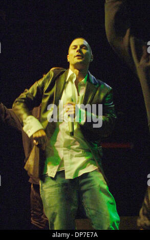 Nov 12, 2006; Norfolk, VA, Stati Uniti d'America; Kevin Federline, estraniati marito di Britney Spears, porta il suo marchio di rap alla Norva, performing live in Norfolk, Virginia. Credito: Foto di Jeff Moore/ZUMA premere. (©) Copyright 2006 by Jeff Moore Foto Stock