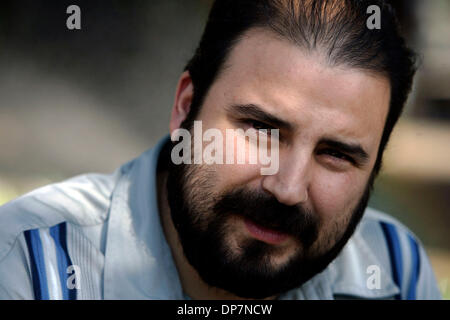 Nov 09, 2006; Chula Vista, CA, Stati Uniti d'America; FRANCISCO BUSTOS, un poeta e insegnante di inglese a sudovest di College in Chula Vista. Credito: Foto di Laura Embry/San Diego Union-Tribune/ZUMA premere. (©) Copyright 2006 da San Diego Union-Tribune Foto Stock