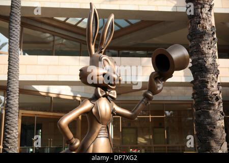 24 nov 2006; Burbank, CA, Stati Uniti d'America; Warner Brothers, uno di Hollywood più famosi studios, è stata fondata nel 1923 da quattro fratelli effettivi: Jack, Sam, Harry e Albert Warner. I fratelli non è mai sembrato per ottenere lungo gli uni con gli altri, ma Warner Bros Studios è riuscito a produrre alcuni dei più memorabili film nella storia di Hollywood, compreso il primo al mondo a parlare film con Al Jo Foto Stock