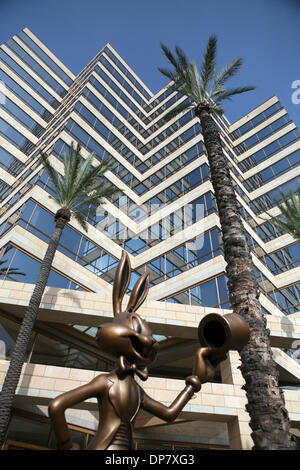 24 nov 2006; Burbank, CA, Stati Uniti d'America; Warner Brothers, uno di Hollywood più famosi studios, è stata fondata nel 1923 da quattro fratelli effettivi: Jack, Sam, Harry e Albert Warner. I fratelli non è mai sembrato per ottenere lungo gli uni con gli altri, ma Warner Bros Studios è riuscito a produrre alcuni dei più memorabili film nella storia di Hollywood, compreso il primo al mondo a parlare film con Al Jo Foto Stock