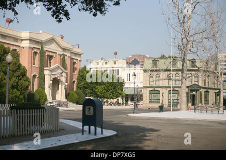 24 nov 2006; Burbank, CA, Stati Uniti d'America; Warner Brothers, uno di Hollywood più famosi studios, è stata fondata nel 1923 da quattro fratelli effettivi: Jack, Sam, Harry e Albert Warner. I fratelli non è mai sembrato per ottenere lungo gli uni con gli altri, ma Warner Bros Studios è riuscito a produrre alcuni dei più memorabili film nella storia di Hollywood, compreso il primo al mondo a parlare film con Al Jo Foto Stock