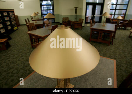 Nov 27, 2006; San Diego, CA, Stati Uniti d'America; una delle zone di seduta del presto per aprire Serra Mesa-Kearny Mesa libreria di diramazione che è programmato per aprire il Sabato dicembre 2a. Credito: Foto da Howard Lipin/SDU-T/ZUMA premere. (©) Copyright 2006 by SDU-T Foto Stock