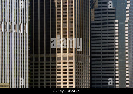 Feb 15, 2006; Governors Island, NY, STATI UNITI D'AMERICA; carte di NY. Edifici di Lower Manhattan si vede dal Governors Island Ferry. Tour di Governors Island come sindaco Bloomberg ha annunciato la chiamata per una richiesta di proposta - RFP per ricostituire e preservare Governors Island, a 172 acri del santuario nel porto di NY. Notare l'architetto Santiago Calatrava ha presentato il suo modello concettuale di un antenna gondola Foto Stock