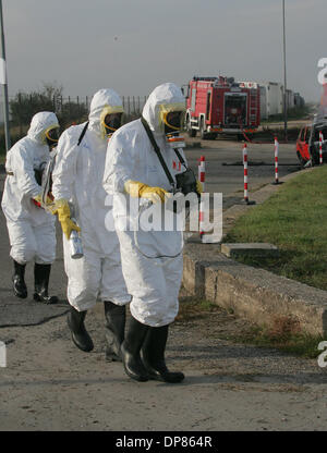 Internazionale anti terroristic esercitazioni di emergenza forze di soccorso in Italia. L'esercizio è stata condotta per eliminare le conseguenze di potenziali terroristic radioattivi attacco. (Credito Immagine: © PhotoXpress/ZUMA Premere) Restrizioni: Nord e Sud America diritti solo! Foto Stock