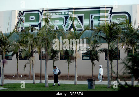 (Pubblicata il 1/7/2006, NI-14, NC-16) di una palestra recentemente rinnovata in Oceanside High School.UT/DON KOHLBAUER Foto Stock