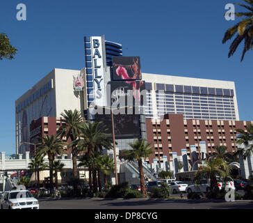 Settembre 29, 2006 - Las Vegas, NEV, STATI UNITI D'AMERICA - Una vista della Ballys Hotel e Casinò che si trova nella Strip di Las Vegas. Las Vegas è situata nel deserto del Nevada negli Stati Uniti occidentali, è il gioco d'azzardo capitale del mondo. Si tratta di una città che non smette mai di come tutto è aperto 24 ore al giorno. Se siete stanchi di tirando la maniglia su di un bandito armato, l'area circostante presenta alcuni o Foto Stock