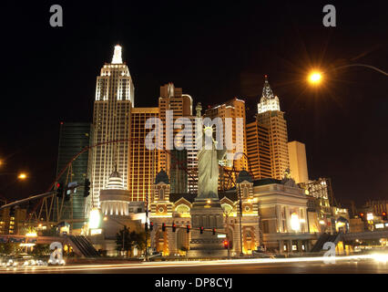 Settembre 29, 2006 - Las Vegas, NEV, STATI UNITI D'AMERICA - Una vista del hotel New York New York che si trova nella Strip di Las Vegas. Las Vegas è situata nel deserto del Nevada negli Stati Uniti occidentali, è il gioco d'azzardo capitale del mondo. Si tratta di una città che non smette mai di come tutto è aperto 24 ore al giorno. Se siete stanchi di tirando la maniglia su di un bandito armato, l'area circostante presenta alcuni Foto Stock