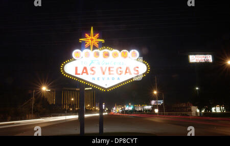 Settembre 29, 2006 - Las Vegas, NEV, STATI UNITI D'AMERICA - Una vista del famoso Cartello di Benvenuto a Las Vegas che si trova nella Strip di Las Vegas. Las Vegas è situata nel deserto del Nevada negli Stati Uniti occidentali, è il gioco d'azzardo capitale del mondo. Si tratta di una città che non smette mai di come tutto è aperto 24 ore al giorno. Se siete stanchi di tirando la maniglia su di un bandito armato, l'area circostante ha Foto Stock