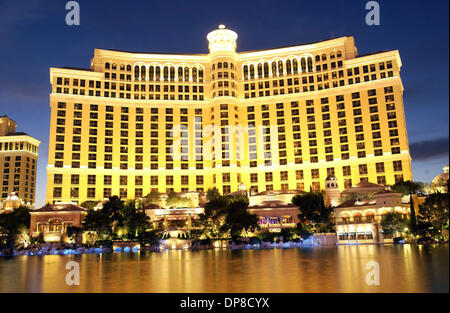 Settembre 29, 2006 - Las Vegas, NEV, STATI UNITI D'AMERICA - Una vista del Bellagio Hotel e Casinò che si trova nella Strip di Las Vegas. Las Vegas è situata nel deserto del Nevada negli Stati Uniti occidentali, è il gioco d'azzardo capitale del mondo. Si tratta di una città che non smette mai di come tutto è aperto 24 ore al giorno. Se siete stanchi di tirando la maniglia su di un bandito armato, l'area circostante presenta alcuni Foto Stock