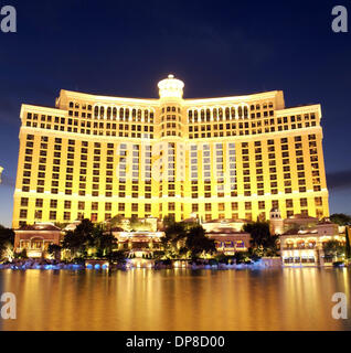 Settembre 29, 2006 - Las Vegas, NEV, STATI UNITI D'AMERICA - Una vista del Bellagio Hotel e Casinò che si trova nella Strip di Las Vegas. Las Vegas è situata nel deserto del Nevada negli Stati Uniti occidentali, è il gioco d'azzardo capitale del mondo. Si tratta di una città che non smette mai di come tutto è aperto 24 ore al giorno. Se siete stanchi di tirando la maniglia su di un bandito armato, l'area circostante presenta alcuni Foto Stock