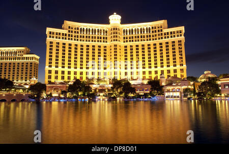 Settembre 29, 2006 - Las Vegas, NEV, STATI UNITI D'AMERICA - Una vista del Bellagio Hotel e Casinò che si trova nella Strip di Las Vegas. Las Vegas è situata nel deserto del Nevada negli Stati Uniti occidentali, è il gioco d'azzardo capitale del mondo. Si tratta di una città che non smette mai di come tutto è aperto 24 ore al giorno. Se siete stanchi di tirando la maniglia su di un bandito armato, l'area circostante presenta alcuni Foto Stock