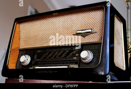 Un vecchio anni cinquanta era tubo Emud radio. Foto Stock