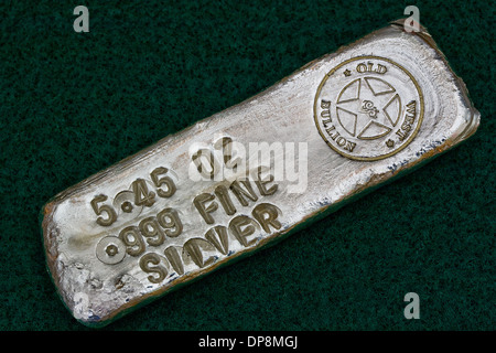 Stampigliato silver bullion Bar - versata Lingotto Foto Stock