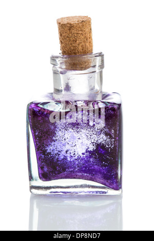 Vetro Antico inkwell con secchi inchiostro blu isolato su bianco Foto Stock