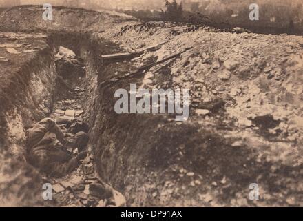 Soldati francesi morti in una trincea vicino Mareuil tra Montdier e Noyon in Francia. Data sconosciuta. Fotoarchiv für Zeitgeschichte Foto Stock