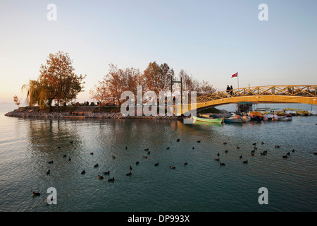 Vista panoramica del lungomare Beyşehir Konya Turchia Foto Stock