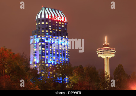 Casinò e di Skylon Tower, Niagara Falls, Ontario, Canada Foto Stock