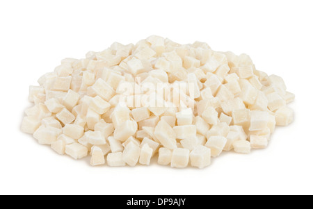 Noce di cocco cubetti candita mucchio isolato su bianco Foto Stock