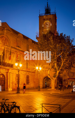 Crepuscolo in Place de l'Hotel de Ville, Aix en Provence, Francia Foto Stock