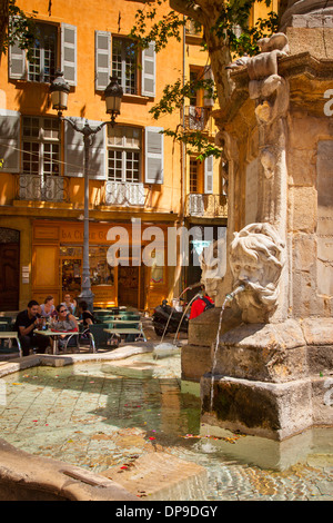 Fontana a Place de l'Hotel de Ville, Aix en Provence, Francia Foto Stock
