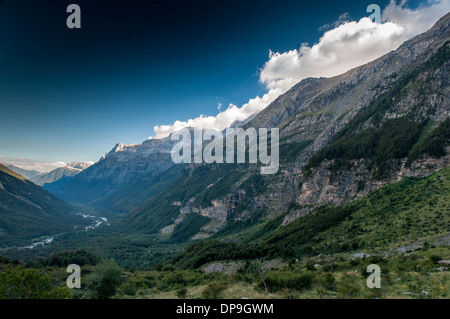 Vista dal Circo de Pineta nella Valle de Pineta nei Pirenei spagnoli Foto Stock