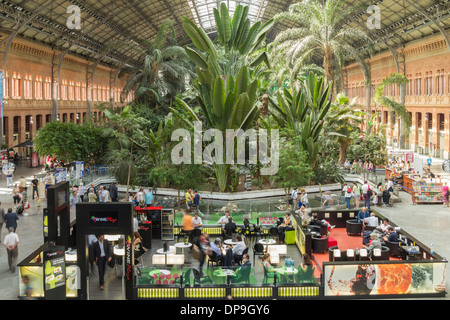 La stazione ferroviaria di Atocha, Madrid, Spagna Foto Stock