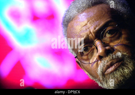 Il poeta laureato del New Jersey, Amiri Baraka difende e legge il suo poema "omebody blew up America' in New York Foto Stock