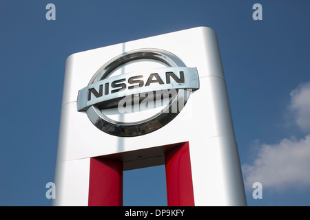 Un commerciante di Nissan molto nella periferia del Maryland. Foto Stock