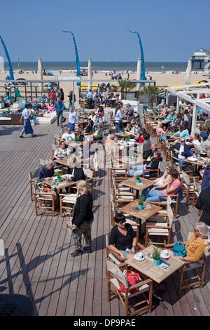 Il beach club cafe ristorante nella zona di Scheveningen dal Mare del Nord a l'Aia, Olanda, Paesi Bassi. Foto Stock