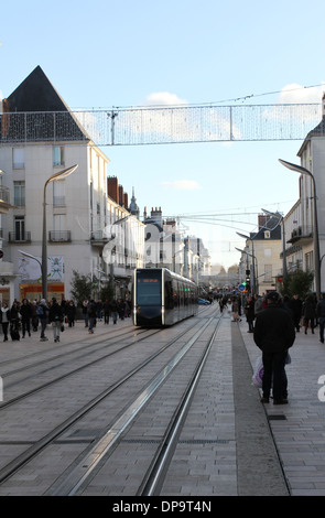 Il tram su Rue Nationale Tours Francia Dicembre 2013 Foto Stock