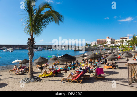 Tenerife, Isole Canarie - Playa San Juan. La spiaggia (man-made). Foto Stock