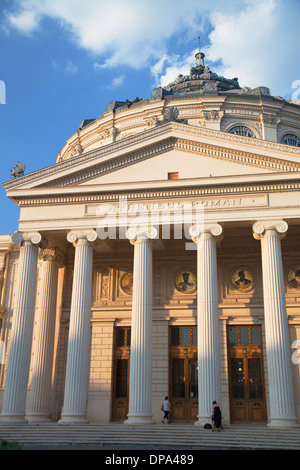 Il Romanian Athenaeum, Piata Revolutiei, Bucarest, Romania Foto Stock