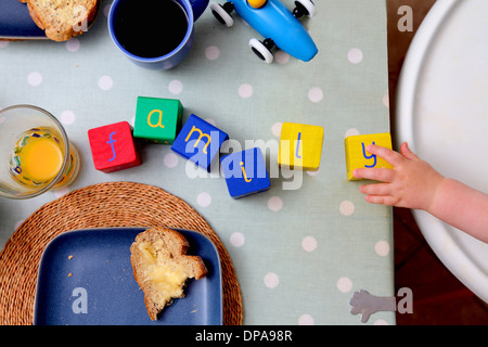 Baby ortografia con blocchi alfabeto Foto Stock