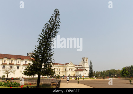 Il vecchio portoghese chiese di San Francesco d Assisi e Sé Catedral di Old Goa, India Foto Stock