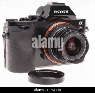 Fotografia digitale attrezzature - Sony Alpha 7R dotato di una lente telemetro Foto Stock