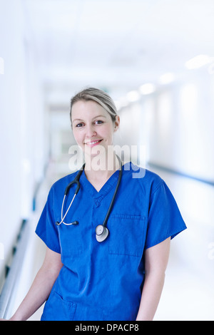 Ritratto di medico con lo stetoscopio intorno al collo Foto Stock