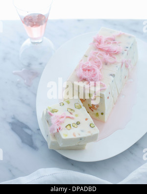 Terrina di marocchini con pistacchio e delizie turche Foto Stock