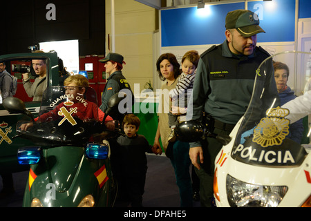 Il Festival dei bambini ha aperto le sue porte oggi nella sua cinquantesima edizione con oltre un centinaio di divertenti attività per i più piccoli Foto Stock