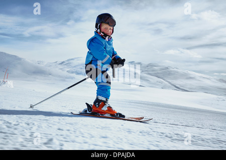 Ragazzo giovane sci, Hermavan, Svezia Foto Stock