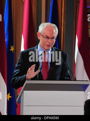 Riga, Lettonia. Decimo gen, 2014. Presidente del Consiglio europeo Herman van Rompuy risolve un contrassegno conferenza lettone di entrata alla zona euro, a Riga, Lettonia, 10 gennaio, 2014. Credito: Guo Qun/Xinhua/Alamy Live News Foto Stock