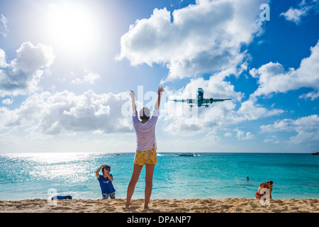 Approcci aereo Maho Beach. Foto Stock