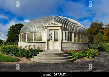 Il lato ingresso della serra lunga dei Giardini Botanici Nazionali a Dublino, Irlanda Foto Stock