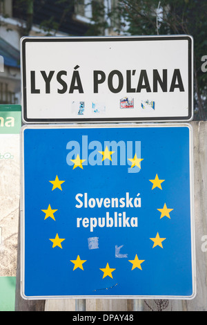La Polonia Slovacchia segnaletica di confine, Alti Tatra, Zakopane, Polonia, Europa Foto Stock